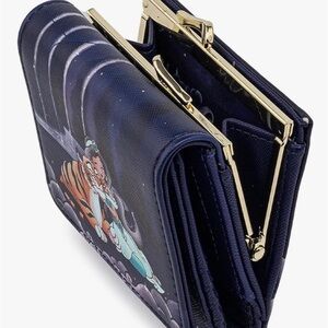 Loungefly Disney Aladdin Jasmine Castle kiss lock  wallet, New! Hard Tag